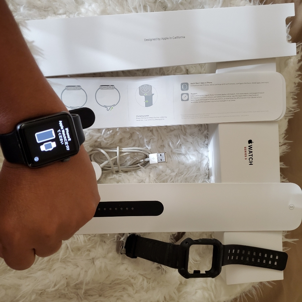 🛑SOLD🛑Apple Watch Series 3 - Picture 2 of 9
